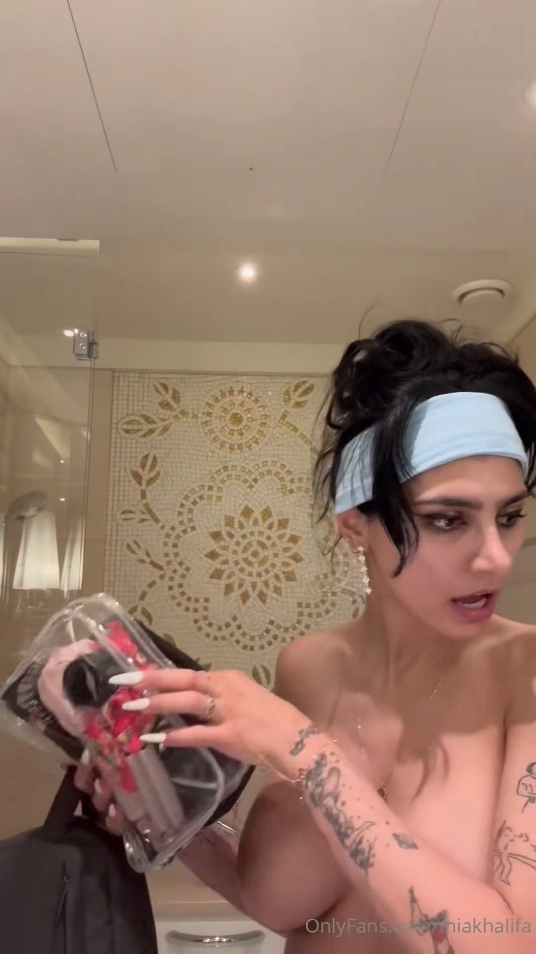 mia_khalifa_nude_bathroom_prep_onlyfans_video_leaked-tykbte mia khalifa nude bathroom prep onlyfans video leaked tykbte