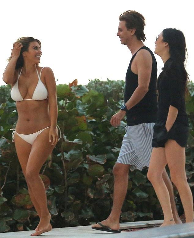 kim_kardashian_candid_bikini_beach_set_leaked-jdptra-influencersgonewild kim kardashian candid bikini beach set leaked jdptra influencersgonewild